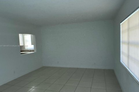Condo in Lauderhill, Florida, 1 bedroom  № 1943908 - photo 6