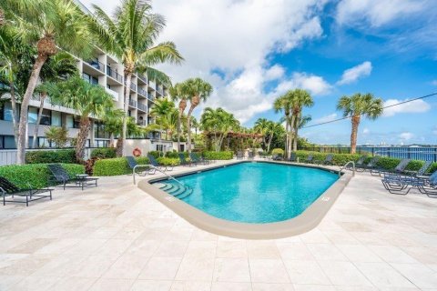 Condo in West Palm Beach, Florida, 1 bedroom № 2178683 - photo 15