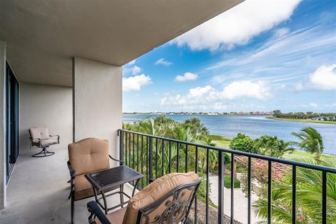 Condo in West Palm Beach, Florida, 1 bedroom № 2178683 - photo 12