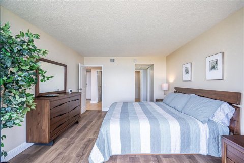 Condo in West Palm Beach, Florida, 1 bedroom № 2178683 - photo 6