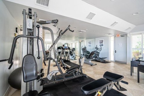 Condo in West Palm Beach, Florida, 1 bedroom № 2178683 - photo 14