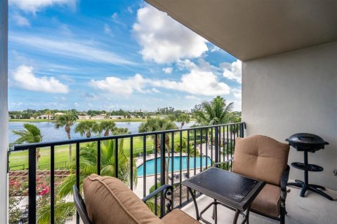 Condo in West Palm Beach, Florida, 1 bedroom № 2178683 - photo 11