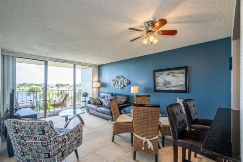 Condo in West Palm Beach, Florida, 1 bedroom № 2178683 - photo 2