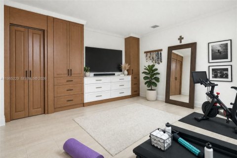 Casa en alquiler en Miami, Florida, 6 dormitorios, 301.75 m2 № 2048867 - foto 8