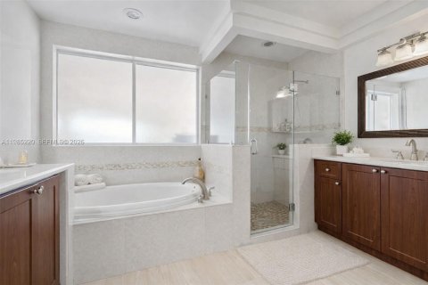 Casa en alquiler en Miami, Florida, 6 dormitorios, 301.75 m2 № 2048867 - foto 7