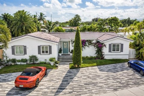 Casa en alquiler en Miami, Florida, 6 dormitorios, 301.75 m2 № 2048867 - foto 3
