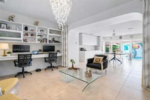 Casa en alquiler en Miami, Florida, 6 dormitorios, 301.75 m2 № 2048867 - foto 4