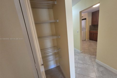 Condominio en venta en Delray Beach, Florida, 1 dormitorio, 84.73 m2 № 2027539 - foto 9