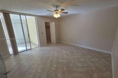 Condominio en venta en Delray Beach, Florida, 1 dormitorio, 84.73 m2 № 2027539 - foto 12