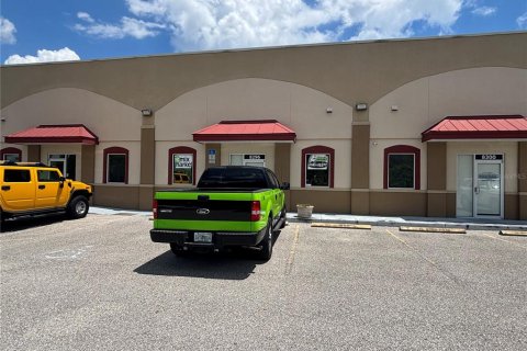 Propiedad comercial en alquiler en Sarasota, Florida № 1906368 - foto 1
