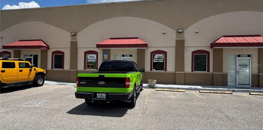 Commercial property in Sarasota, Florida № 1906368