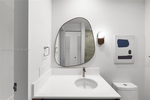 Condo in Miami, Florida  № 2052926 - photo 9