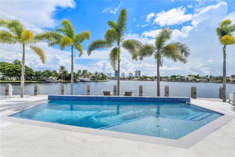 House in Pompano Beach, Florida 5 bedrooms, 578.78 sq.m. № 2392613 - photo 14