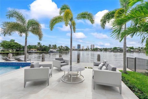 House in Pompano Beach, Florida 5 bedrooms, 578.78 sq.m. № 2392613 - photo 16