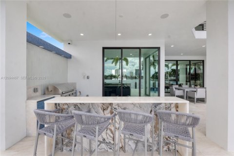 House in Pompano Beach, Florida 5 bedrooms, 578.78 sq.m. № 2392613 - photo 17
