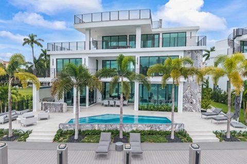 House in Pompano Beach, Florida 5 bedrooms, 578.78 sq.m. № 2392613 - photo 7