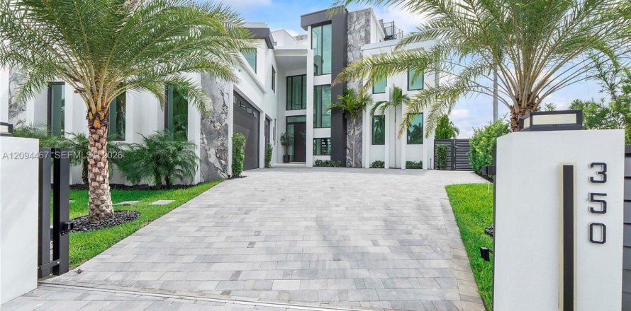 House in Pompano Beach, Florida 5 bedrooms, 578.78 sq.m. № 2392613