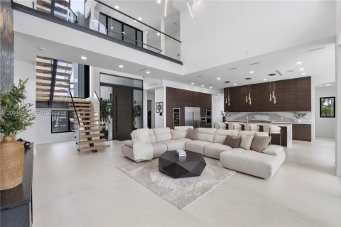 House in Pompano Beach, Florida 5 bedrooms, 578.78 sq.m. № 2392613 - photo 24