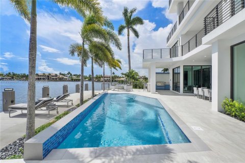 House in Pompano Beach, Florida 5 bedrooms, 578.78 sq.m. № 2392613 - photo 10