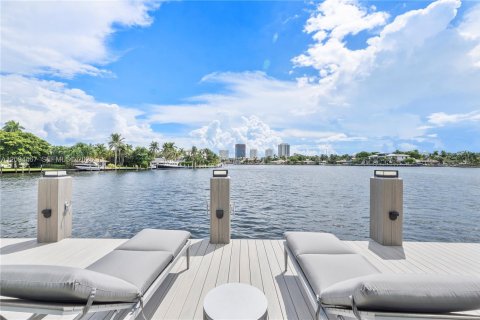 House in Pompano Beach, Florida 5 bedrooms, 578.78 sq.m. № 2392613 - photo 8