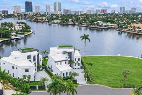 House in Pompano Beach, Florida 5 bedrooms, 578.78 sq.m. № 2392613 - photo 3