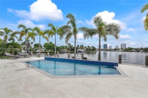 House in Pompano Beach, Florida 5 bedrooms, 578.78 sq.m. № 2392613 - photo 12