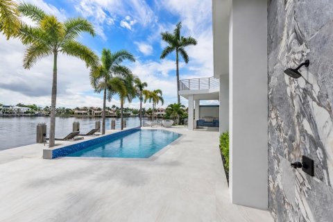 House in Pompano Beach, Florida 5 bedrooms, 578.78 sq.m. № 2392613 - photo 11