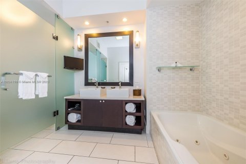 Купить кондоминиум в Дорал, Флорида 1 спальня, 99.41м2, № 1818438 - фото 15