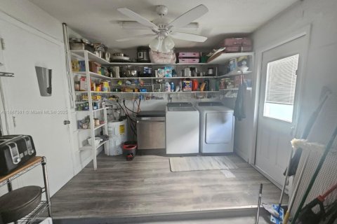 House in Tamarac, Florida 2 bedrooms, 96.43 sq.m. № 1933028 - photo 14