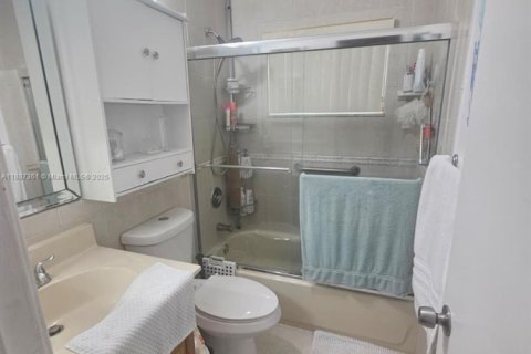 Casa en venta en Tamarac, Florida, 2 dormitorios, 96.43 m2 № 1933028 - foto 10