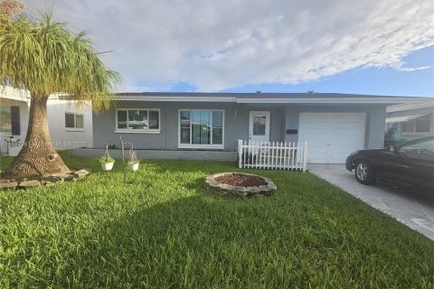 Casa en venta en Tamarac, Florida, 2 dormitorios, 96.43 m2 № 1933028 - foto 1