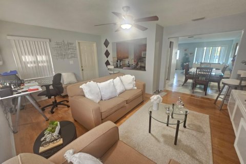 Casa en venta en Tamarac, Florida, 2 dormitorios, 96.43 m2 № 1933028 - foto 4