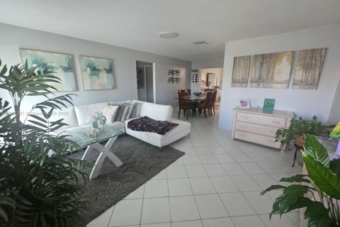 Casa en venta en Tamarac, Florida, 2 dormitorios, 96.43 m2 № 1933028 - foto 3
