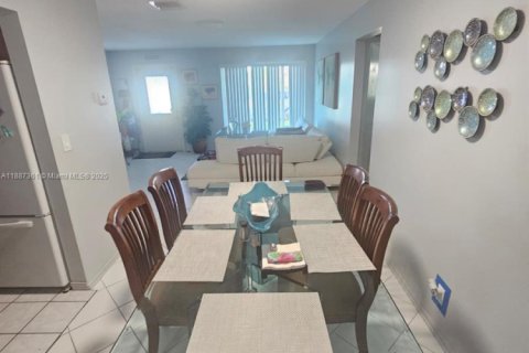 Casa en venta en Tamarac, Florida, 2 dormitorios, 96.43 m2 № 1933028 - foto 11