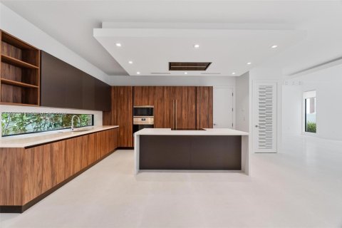 Casa en alquiler en Doral, Florida, 5 dormitorios, 377.83 m2 № 1996311 - foto 7