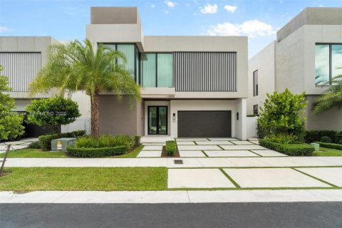 Casa en alquiler en Doral, Florida, 5 dormitorios, 377.83 m2 № 1996311 - foto 2