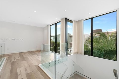 Casa en alquiler en Doral, Florida, 5 dormitorios, 377.83 m2 № 1996311 - foto 12