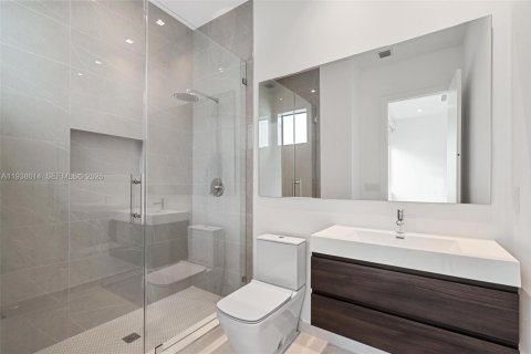 Casa en alquiler en Doral, Florida, 5 dormitorios, 377.83 m2 № 1996311 - foto 23