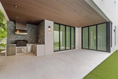 Casa en alquiler en Doral, Florida, 5 dormitorios, 377.83 m2 № 1996311 - foto 28