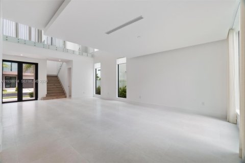 Casa en alquiler en Doral, Florida, 5 dormitorios, 377.83 m2 № 1996311 - foto 5