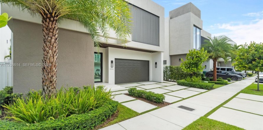 Casa en Doral, Florida 5 dormitorios, 377.83 m2 № 1996311