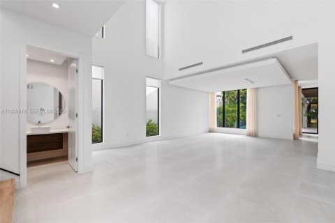 Casa en alquiler en Doral, Florida, 5 dormitorios, 377.83 m2 № 1996311 - foto 3