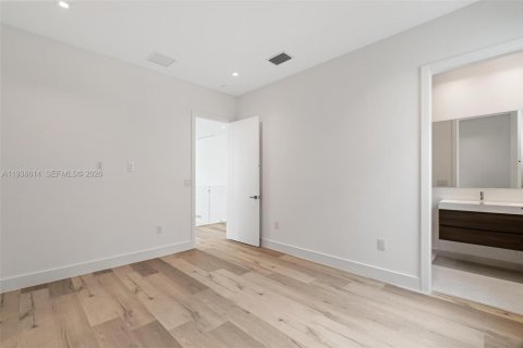 Casa en alquiler en Doral, Florida, 5 dormitorios, 377.83 m2 № 1996311 - foto 27