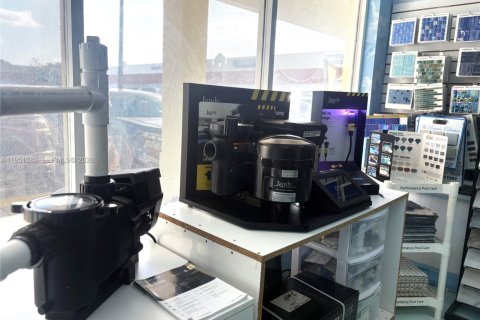 Propiedad comercial en venta en Miami, Florida № 2054783 - foto 11