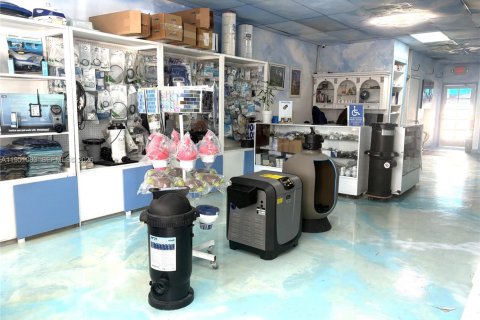 Propiedad comercial en venta en Miami, Florida № 2054783 - foto 2