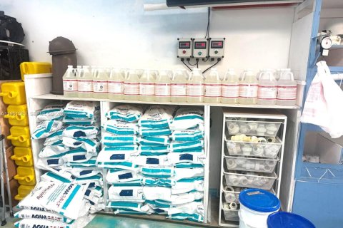 Propiedad comercial en venta en Miami, Florida № 2054783 - foto 8