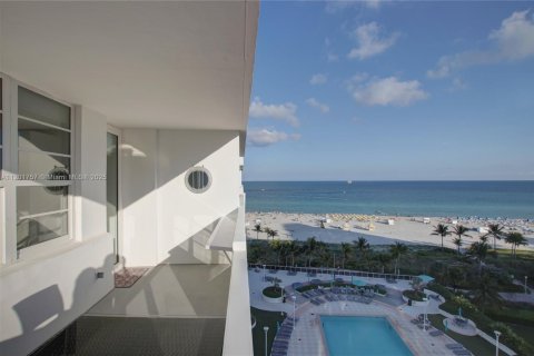 Copropriété à louer à Miami Beach, Floride: 49.24 m2 № 1763928 - photo 1