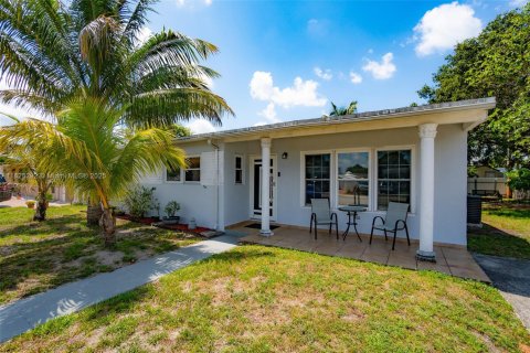House in Miami Gardens, Florida 4 bedrooms, 130.25 sq.m. № 1792615 - photo 4