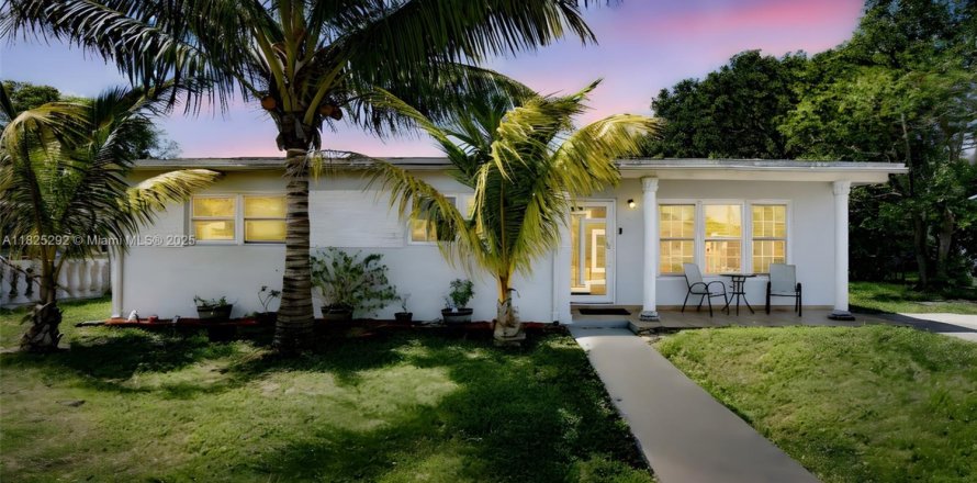 House in Miami Gardens, Florida 4 bedrooms, 130.25 sq.m. № 1792615
