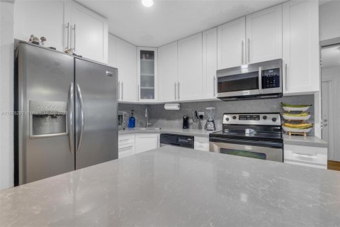 House in Miami Gardens, Florida 4 bedrooms, 130.25 sq.m. № 1792615 - photo 13